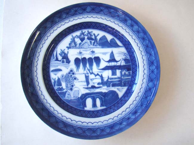 A Mottahedeh "CANTON" porcelain 41 piece dinner service, 20th century — image 4